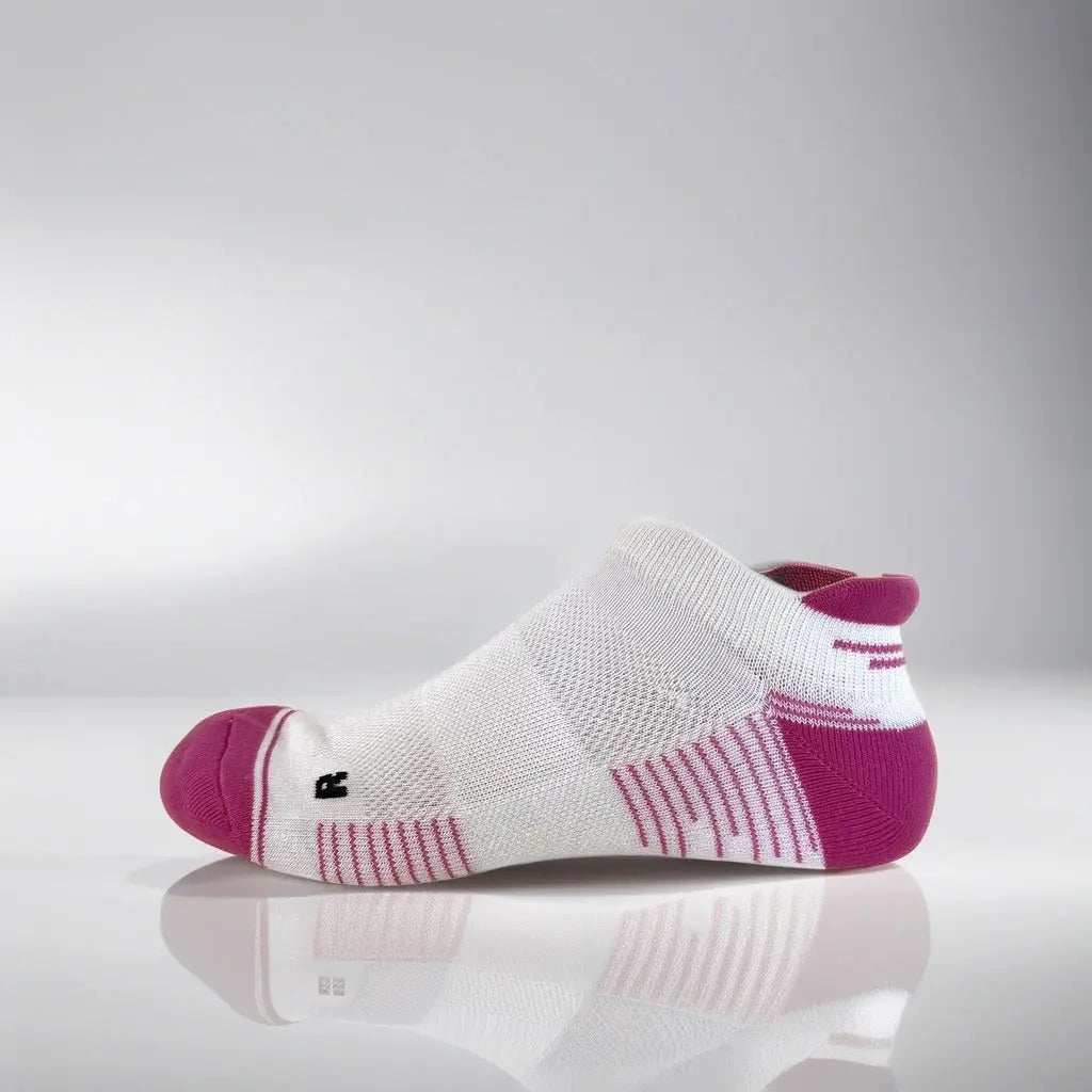 Tennis socks low-cut in white and pink with breathable mesh design for performance and comfort.